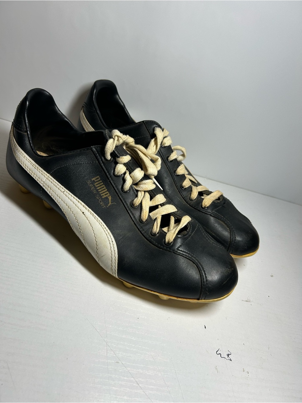 PUMA Men’s Black and White Classic Leather Trainers soccer cleats 1970 pumasport